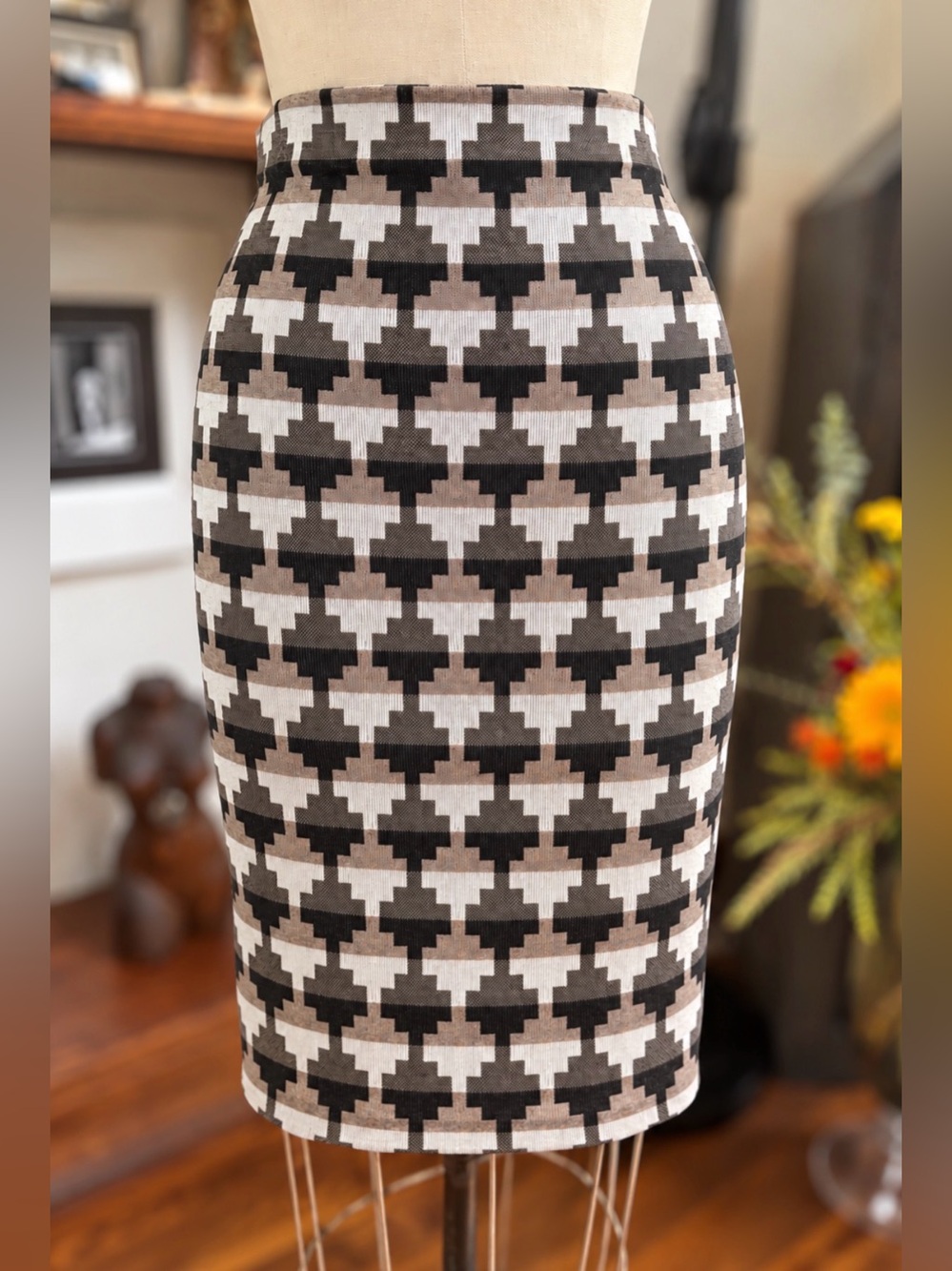 NWT bar III Marrakesh Geometric Knit Pencil Skirt Medium Oatmeal Black Ivory